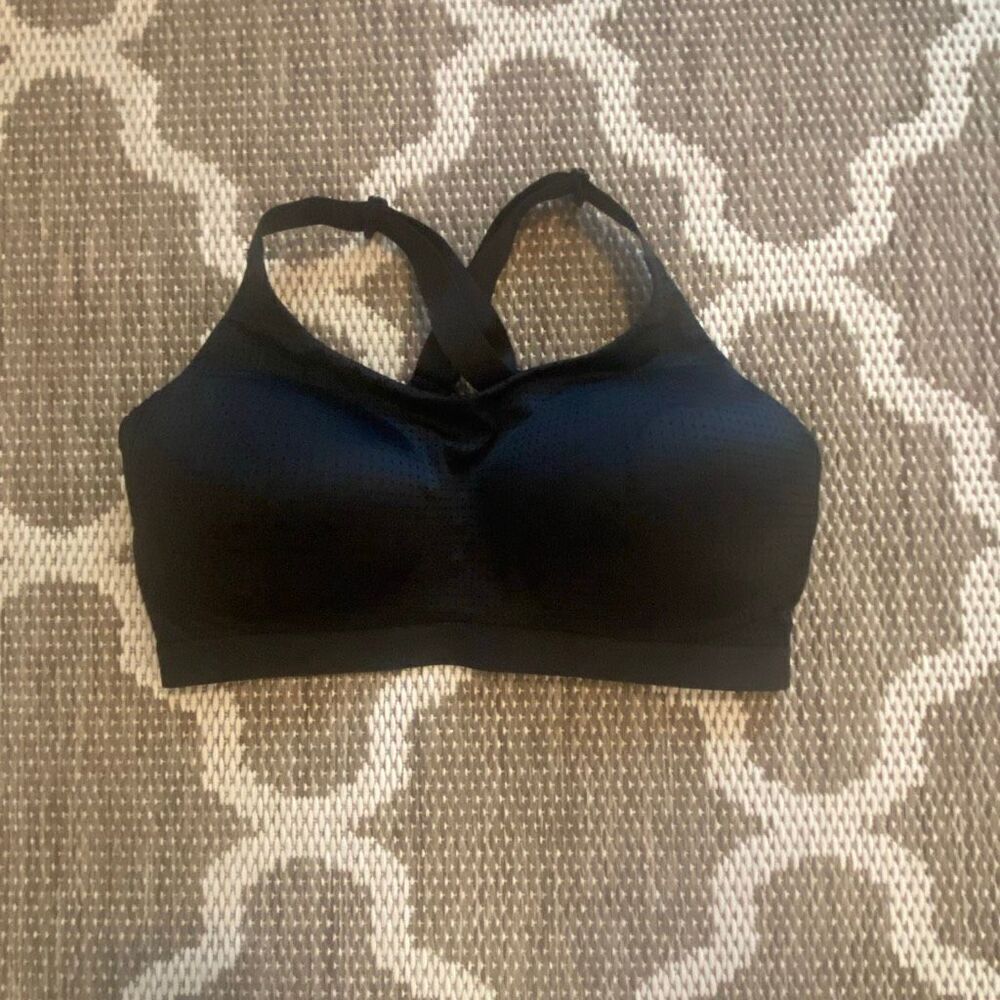 Victoria’s Secret sports bra lightweight by Victoria’s Secret size 36DD